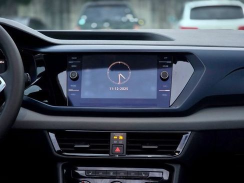 Used 2023 Volkswagen Taos SE w/ Panoramic Sunroof Package image 17