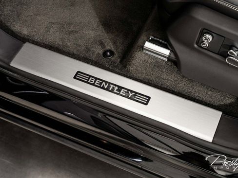 Used 2022 Bentley Bentayga image 26