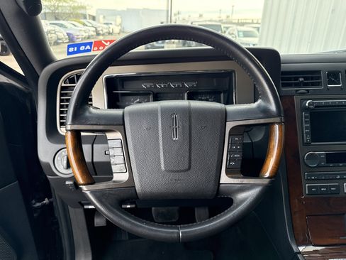 Used 2014 Lincoln Navigator 2WD image 16