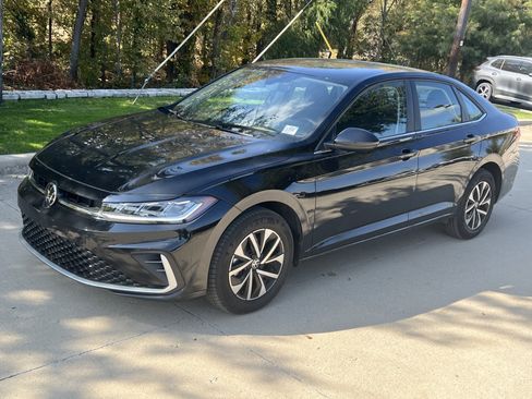 Certified 2025 Volkswagen Jetta S image 5