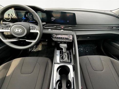 Certified 2025 Hyundai Elantra SEL image 16