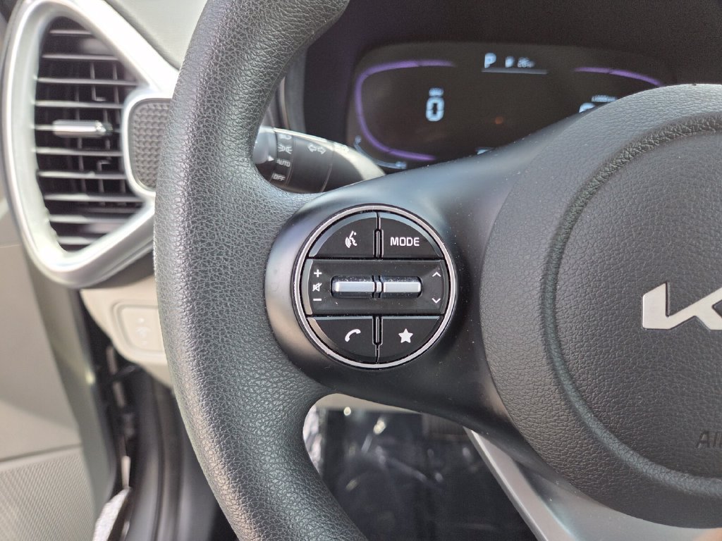 Used 2025 Kia Soul LX w/ LX Technology Package FWD image 33