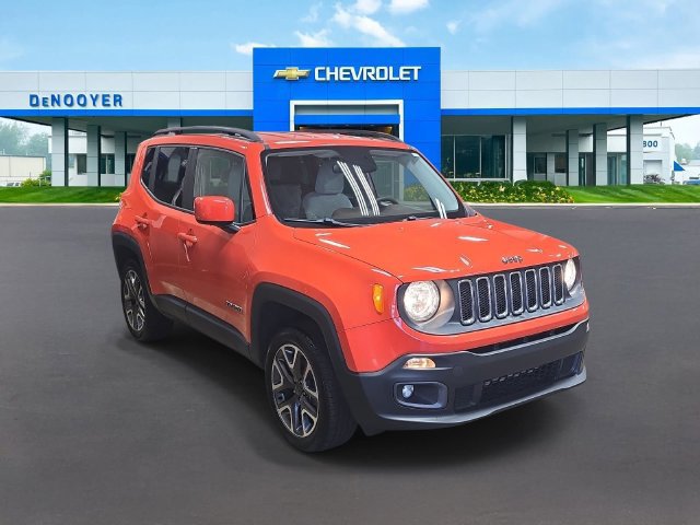 Used 2017 Jeep Renegade Latitude w/ Cold Weather Group AWD/4WD image 5