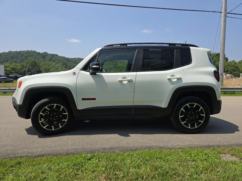 Used 2023 Jeep Renegade Trailhawk w/ Trailhawk Elite Group AWD/4WD image 16
