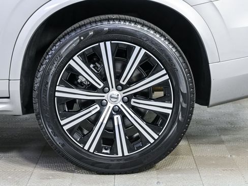 Certified 2025 Volvo XC90 B5 Core AWD/4WD image 40