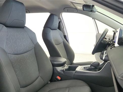 Used 2024 Toyota RAV4 XLE FWD image 37