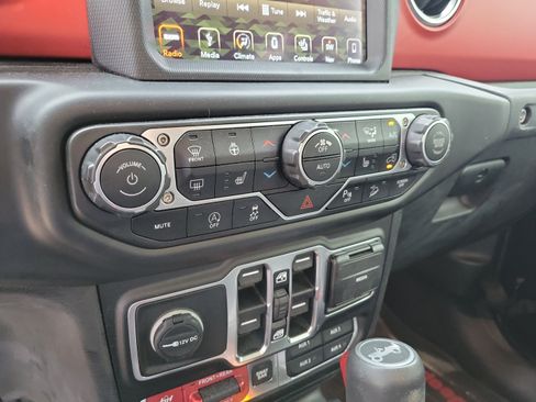Used 2019 Jeep Wrangler Unlimited Rubicon AWD/4WD image 18