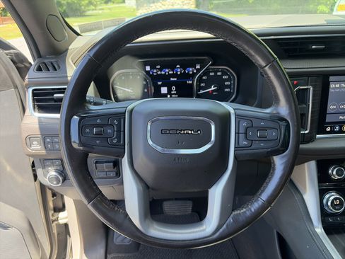Used 2021 GMC Yukon Denali w/ Denali Ultimate Package AWD/4WD image 40