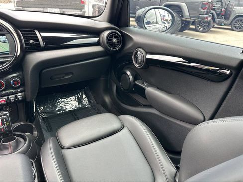 Used 2021 MINI Cooper S w/ 6.5" Touchscreen Package image 18