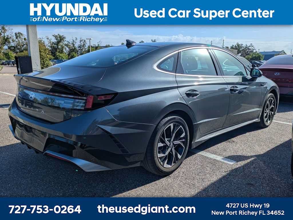 Used 2024 Hyundai Sonata SEL FWD image 2