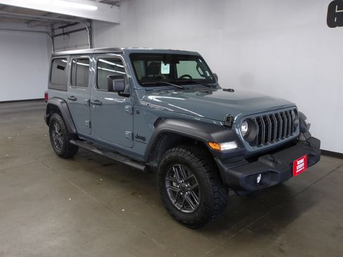 Used 2024 Jeep Wrangler Unlimited Sport AWD/4WD image 4