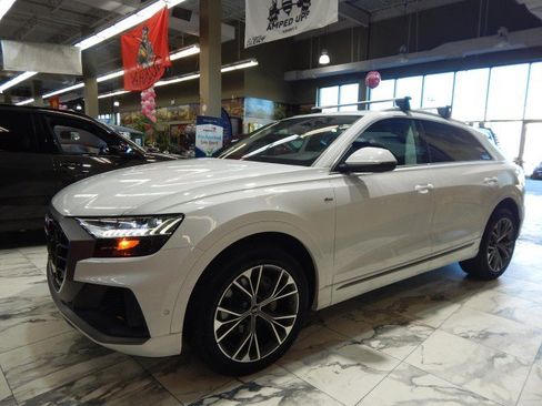 Used 2023 Audi Q8 Premium Plus image 9