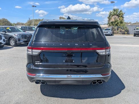 Used 2025 Lincoln Aviator Livery image 4