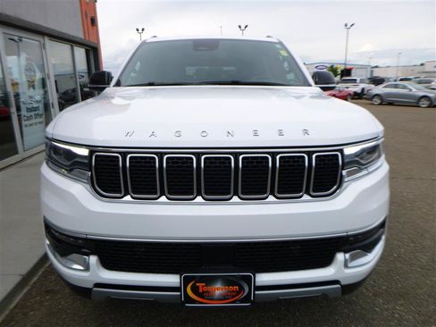 Used 2023 Jeep Wagoneer L Series II AWD/4WD image 29