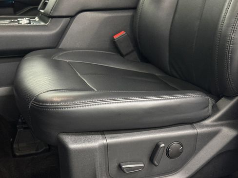 Used 2023 Ford Expedition XLT image 17