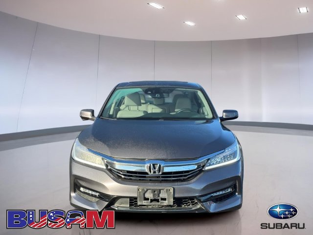 Used 2017 Honda Accord Touring image 2