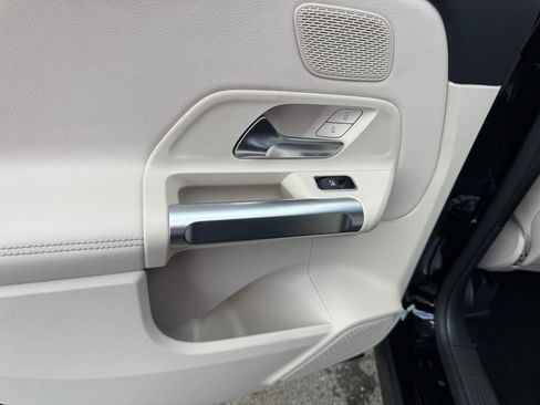 New 2026 Mercedes-Benz GLB 250 4MATIC image 16
