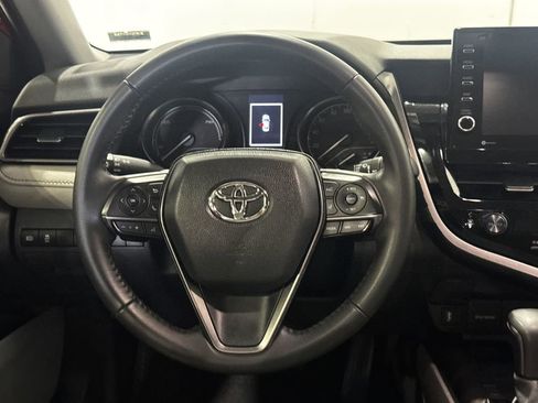Used 2022 Toyota Camry SE FWD image 4