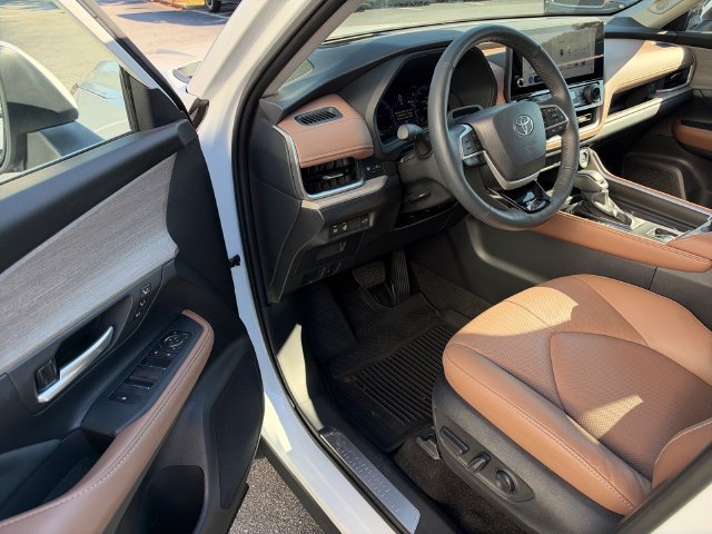 Used 2026 Toyota Grand Highlander AWD image 11
