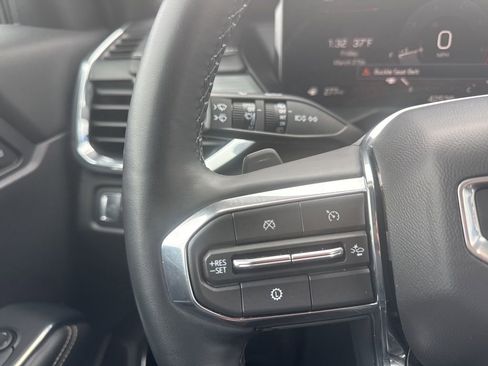 Used 2024 GMC Acadia Elevation image 27