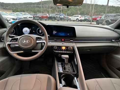 Certified 2025 Hyundai Elantra SEL image 12