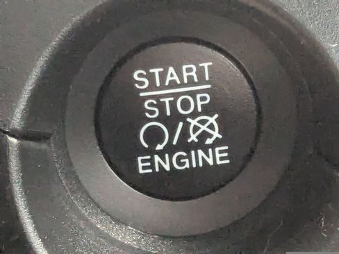 Used 2019 Jeep Renegade Latitude w/ Cold Weather Group image 30