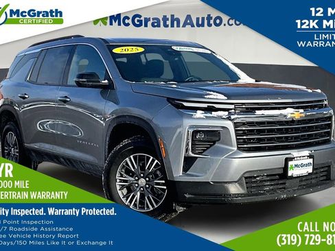 Used 2025 Chevrolet Traverse LT image 1