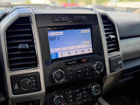 Used 2019 Ford F250 Lariat w/ Lariat Ultimate Package AWD/4WD image 23