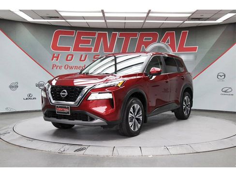 Used 2023 Nissan Rogue SV image 2