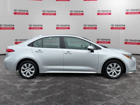 Used 2025 Toyota Corolla LE FWD image 4