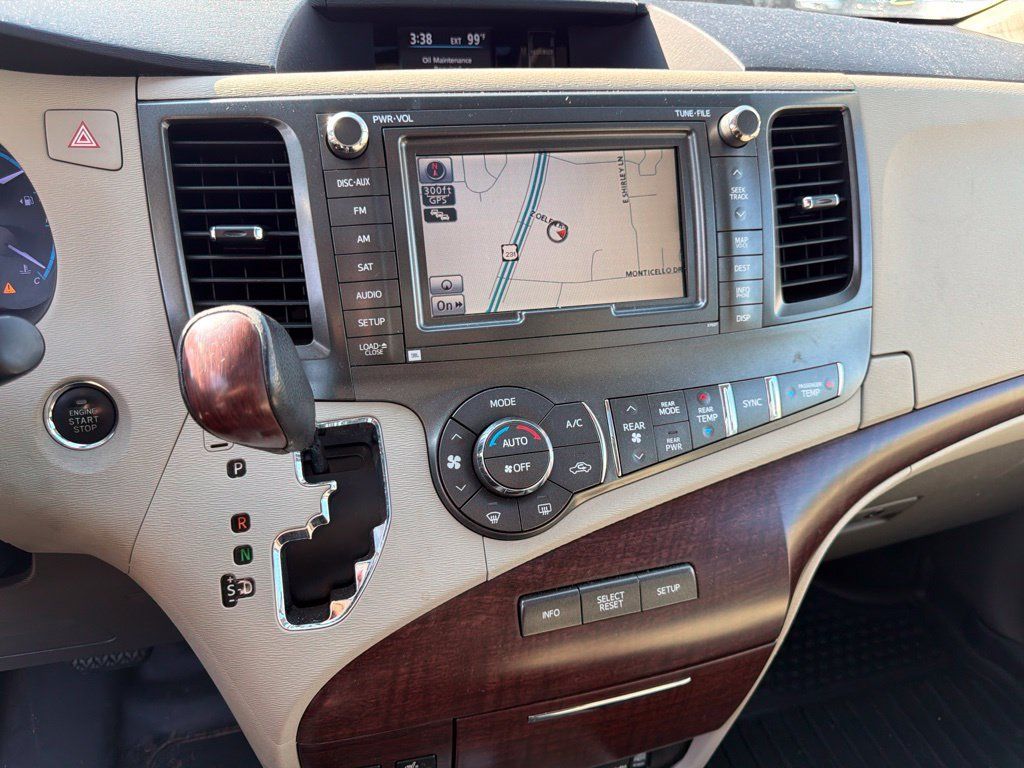 Used 2011 Toyota Sienna XLE w/ Premium Pkg FWD image 18