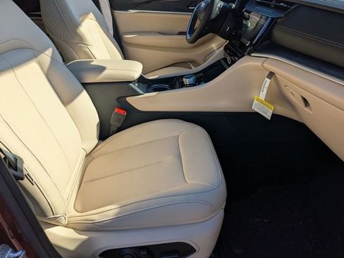New 2026 Jeep Grand Cherokee Limited RWD image 32