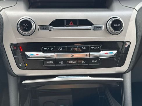 Used 2024 Ford Explorer XLT w/ Equipment Group 202A image 15