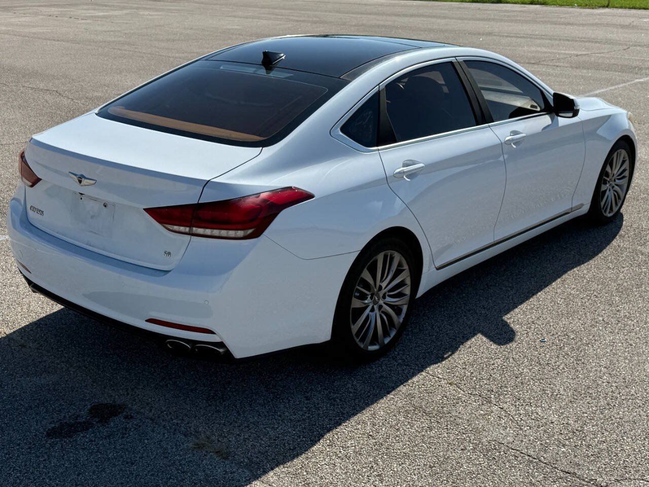 Used 2015 Hyundai Genesis 5.0 RWD image 5