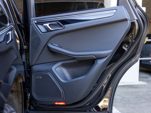 Certified 2025 Porsche Macan image 48