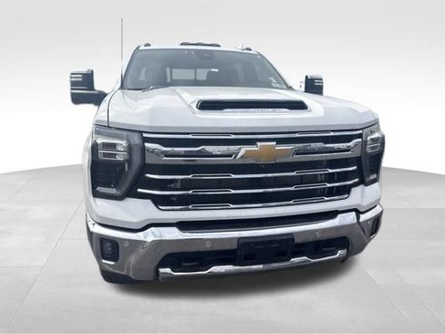 Used 2024 Chevrolet Silverado 3500 LTZ w/ LTZ Convenience Package AWD/4WD image 6