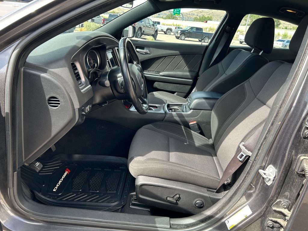 Used 2022 Dodge Charger SXT RWD image 8