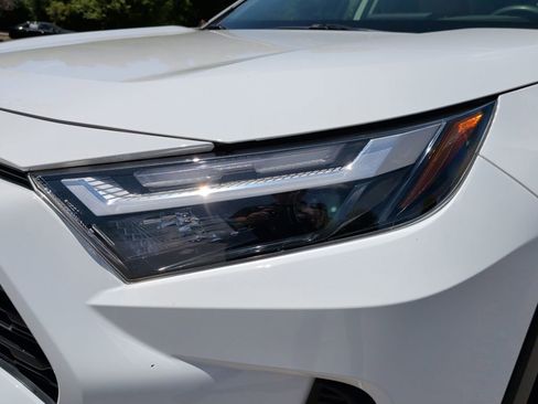 Used 2022 Toyota RAV4 XLE AWD/4WD image 7