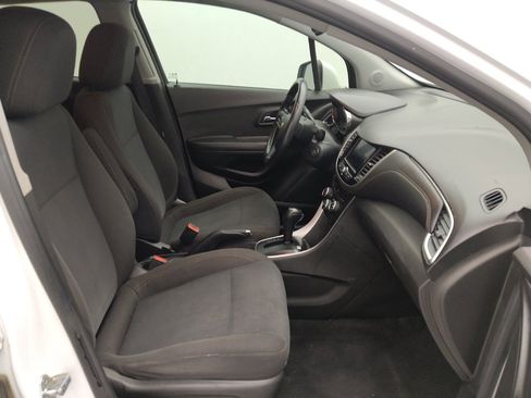 Used 2020 Chevrolet Trax LS AWD/4WD image 21