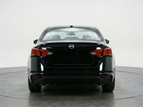 Used 2025 Nissan Altima 2.5 SV FWD image 7