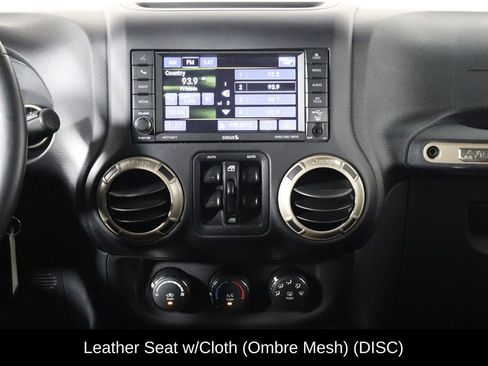 Used 2017 Jeep Wrangler Unlimited Sahara image 25