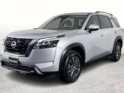 Used 2024 Nissan Pathfinder SV image 15