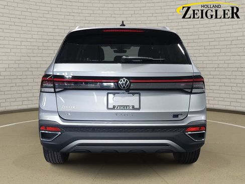 Used 2025 Volkswagen Taos SE AWD/4WD image 6