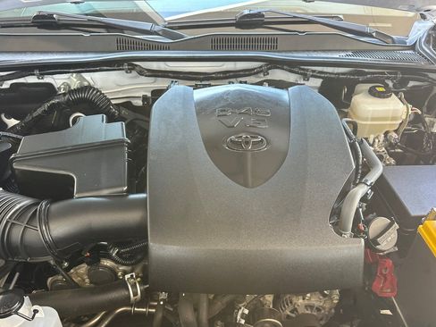 Used 2020 Toyota Tacoma TRD Off-Road AWD/4WD image 48