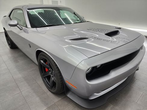 Used 2017 Dodge Challenger SRT Hellcat RWD image 2