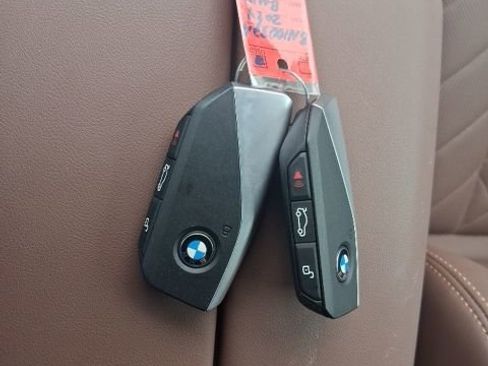 Used 2024 BMW X5 xDrive40i w/ Premium Package AWD/4WD image 4