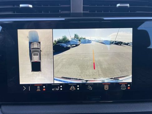 Used 2024 GMC Sierra 1500 AT4 w/ Technology Package AWD/4WD image 30
