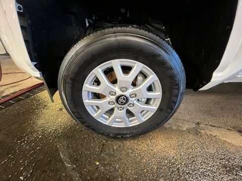 Certified 2024 Toyota Tacoma SR5 image 30