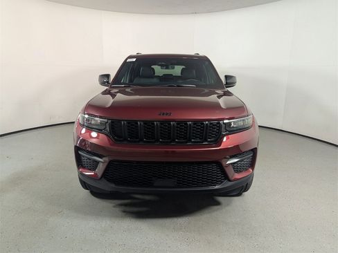 New 2025 Jeep Grand Cherokee Altitude image 2