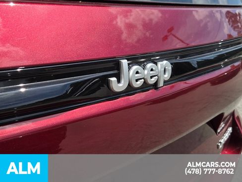 Used 2025 Jeep Grand Cherokee Laredo w/ Luxury Tech Group I AWD/4WD image 24